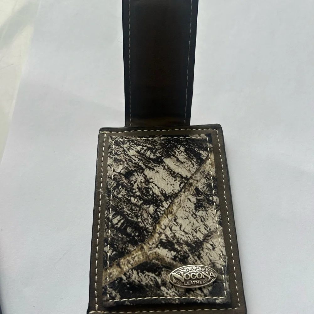 Nocona Men’s Mossy Oak Outdoor Camo Magnetic Money Clip Leather Wallet. NEW